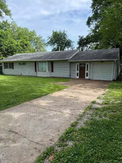 1510 Trampe Ave, Spanish Lake, MO 63138