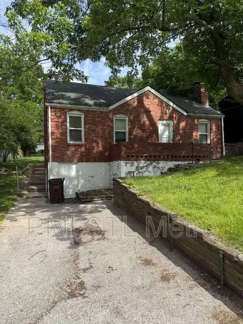 6170 Emerald Ave, Ferguson, MO 63135