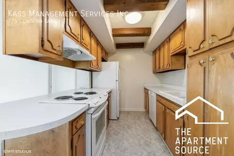 738 Concord Ln #782, Barrington, IL 60010