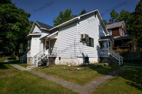 121 S Comstock St #1E, Joliet, IL 60436