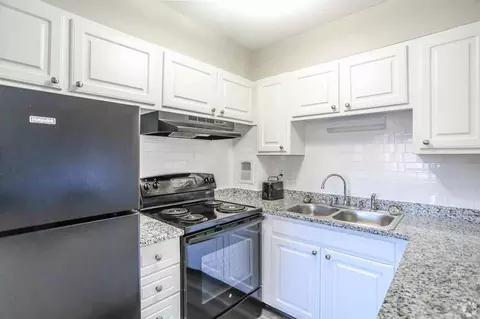 20 Lakeview Gdns #815, Natick, MA 01760