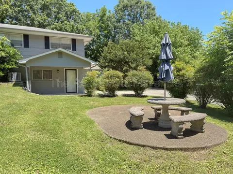 409 Longview Dr #B, Rossville, GA 30741
