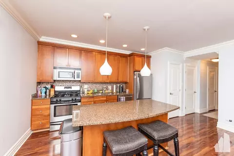 1711 N Crilly Ct #B, Chicago, IL 60614