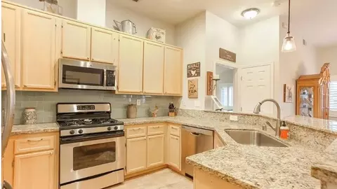 2390 Roualt St, Davis, CA 95618