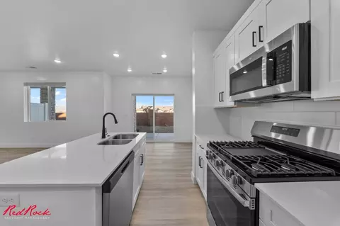 1037 E Malibu Ln, Washington, UT 84780