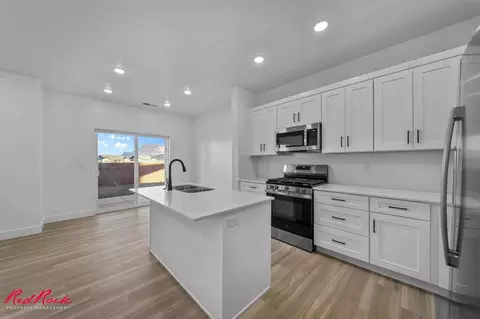 1037 E Malibu Ln, Washington, UT 84780