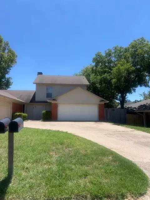 627 Overlook Ct, Arlington, TX 76012