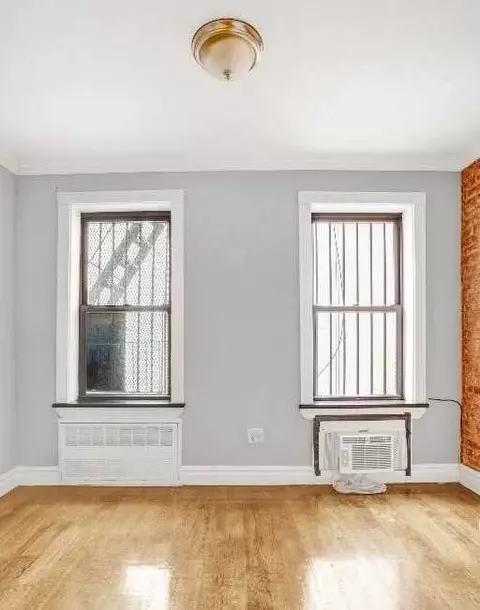345 W 53rd St #3B, New York, NY 10019