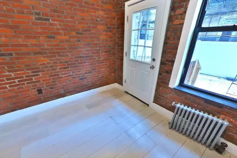 438 W 52nd St #7C, New York, NY 10019