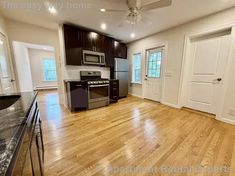 17 Oxford St #1, Somerville, MA 02143