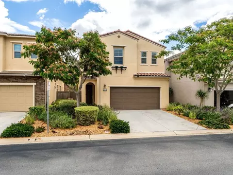 2073 White Alder Ln, Vista, CA 92084