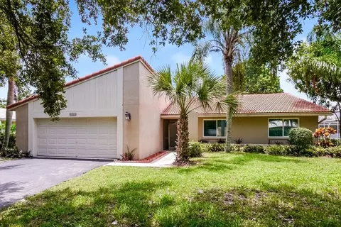 8362 Shadow Wood Blvd, Coral Springs, FL 33071