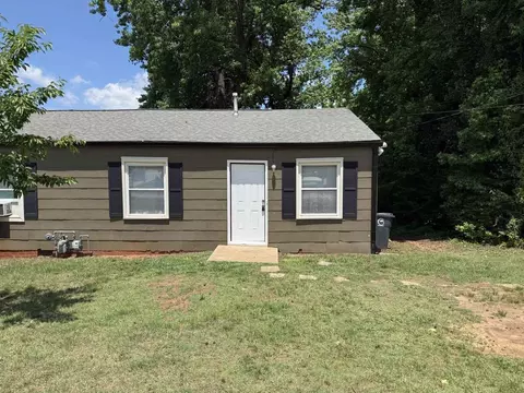 2016 Colonial Ave #1, Greensboro, NC 27408