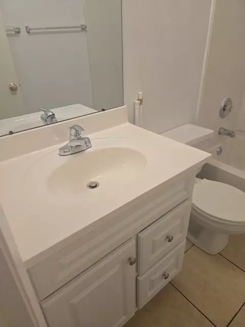 university exec park dr, Charlotte, NC 28262