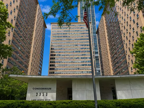 3950 N Lake Shore Dr #2027, Chicago, IL 60613