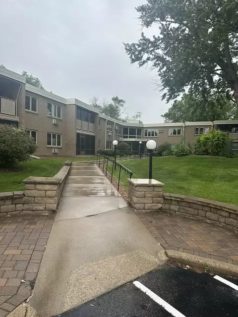 4380 Brookside Ct #107, Edina, MN 55436