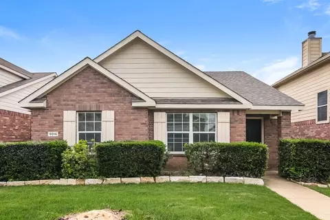 9016 Stewart St, Cross Roads, TX 76227