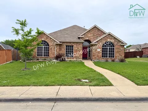 1541 Mountain Laurel Ln, Desoto, TX 75115