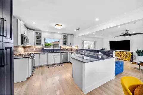 2866 SW 8th St, Boynton Beach, FL 33435