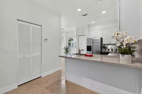 290 NE 5th Ave #4, Delray Beach, FL 33483