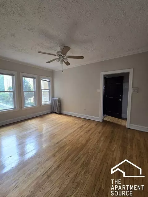 4933 N Whipple St #3N, Chicago, IL 60625