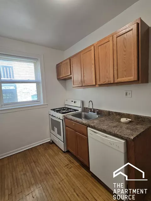 1366 W Estes Ave #2S, Chicago, IL 60626
