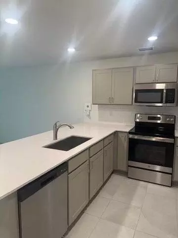 6733 Broadwater Ln, Greenacres, FL 33467
