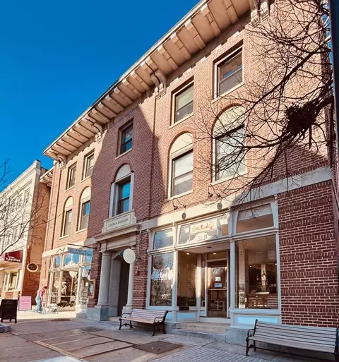 46 Main St #1, Amherst, MA 01002