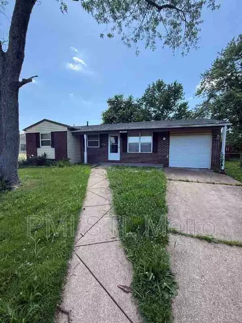 10557 Castle Dr, Castle Point, MO 63136