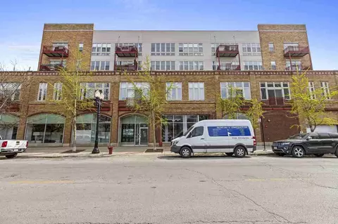1225 W Morse Ave #304, Chicago, IL 60626