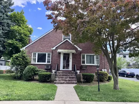 816 Kingsland Ave #1, Ridgefield, NJ 07657