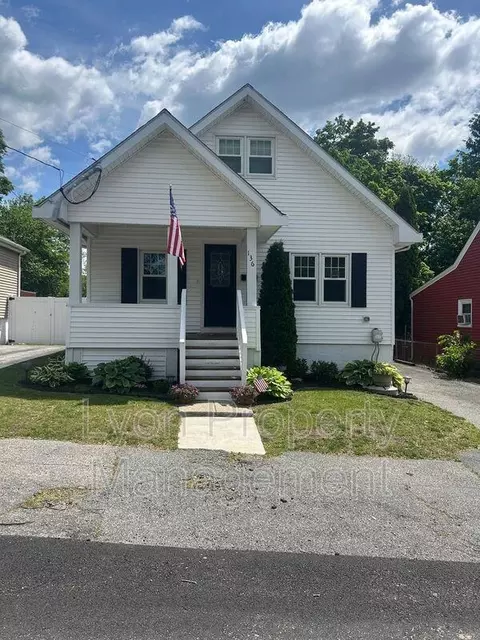136 Aborn Ave, Warwick, RI 02888