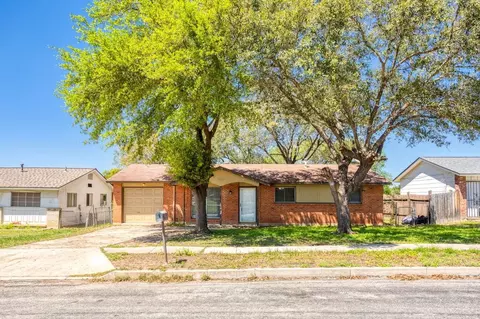 5231 Silvertip Dr, San Antonio, TX 78228