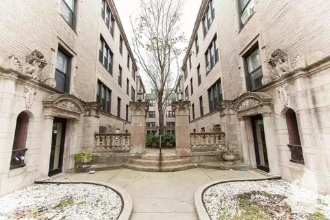 617 W Melrose St #619D2, Chicago, IL 60657