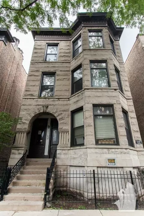 3525 N Wilton Ave #1F, Chicago, IL 60657