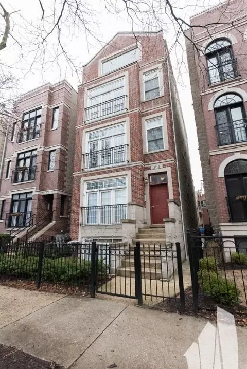 2714 N Wayne Ave #2, Chicago, IL 60614