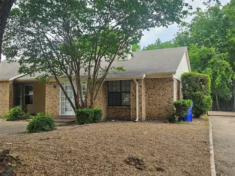 200 E Denton Dr, Euless, TX 76039