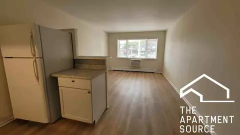 1039 College Ave #10W, Wheaton, IL 60187