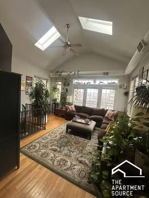 1627 W Grand Ave #3, Chicago, IL 60622