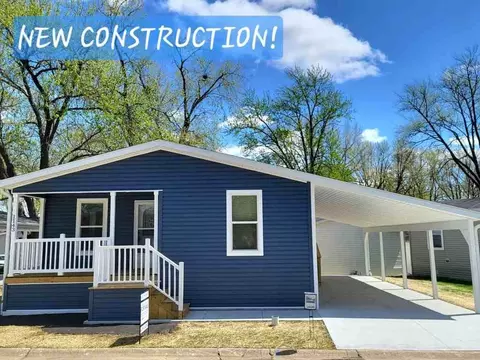 1143 Bayside Rd, Elgin, IL 60123