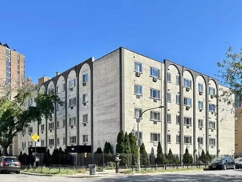 663 W Grace St #107, Chicago, IL 60613