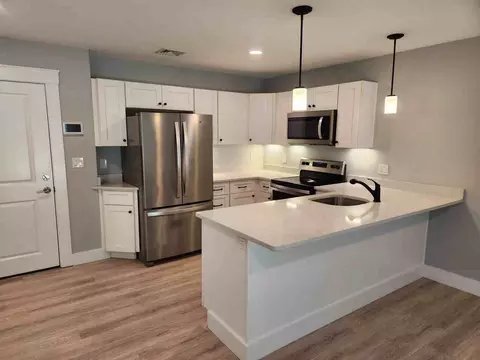 557 Varnum Ave, Lowell, MA 01854