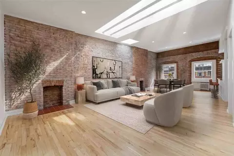 3645 31st St #4, New York, NY 11106