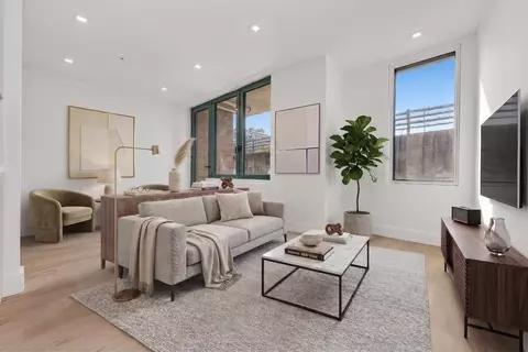 3645 31st St #2H, New York, NY 11106