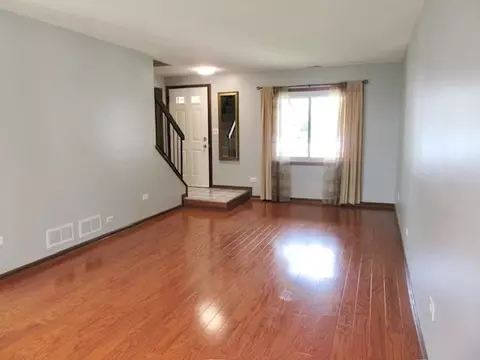 525 Commanche Trl, Wheeling, IL 60090 photo 2