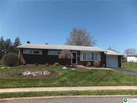1264 California Ave, Fullerton, PA 18052