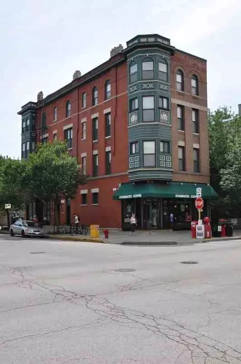 1351 W Roscoe St #4, Chicago, IL 60657