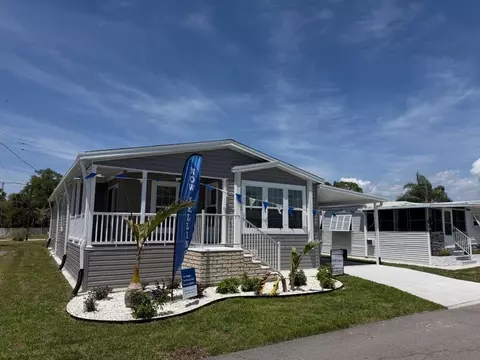 53 6th St W, Nokomis, FL 34275