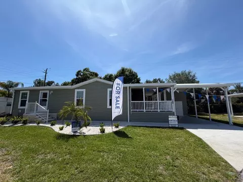 160 4th St W, Nokomis, FL 34275