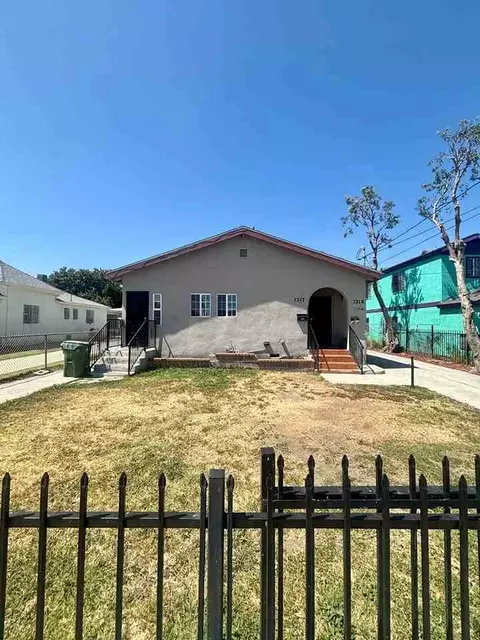 1317 E 110th St, Los Angeles, CA 90059